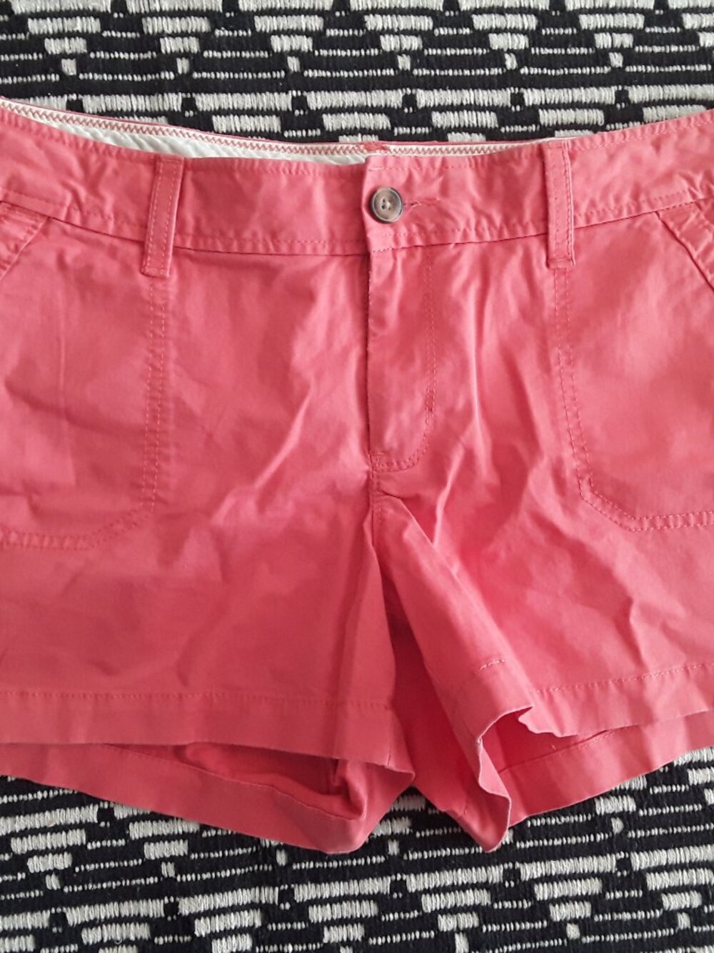 Women Old Navy Low Rise Shorts Size 10